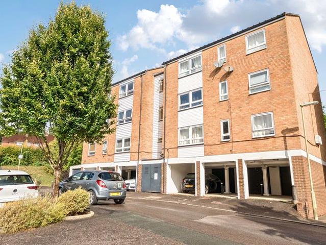 Apartment for rent in Sleepers' Hill, Hampshire