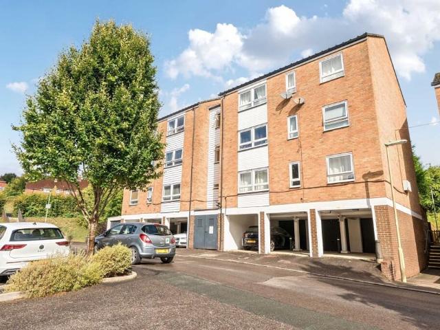 Apartment for rent in Sleepers' Hill, Hampshire