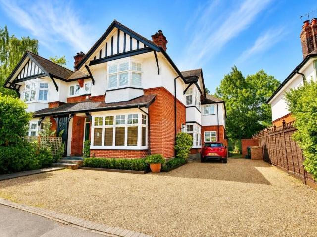 Apartment for rent in Horsell, Woking