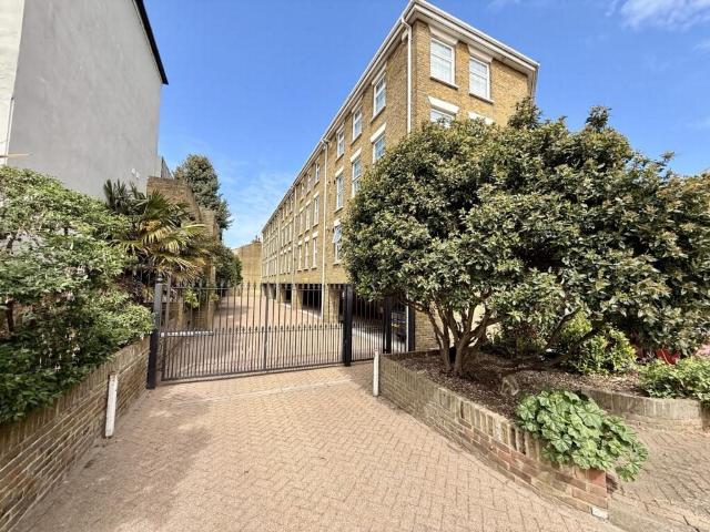 Apartment for rent in Upton, Acol