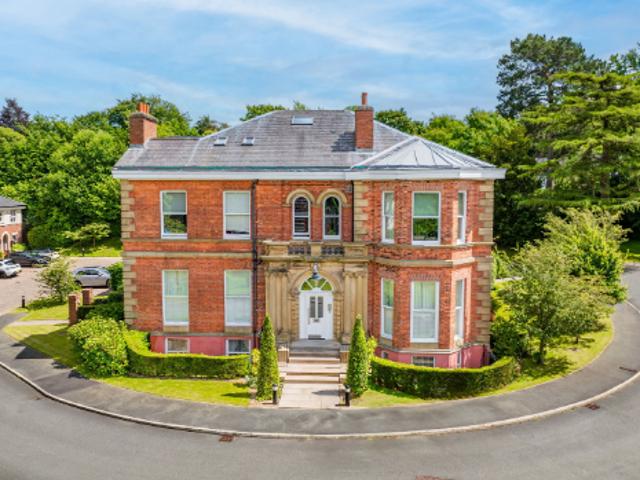 Apartment for rent in Alderley Edge