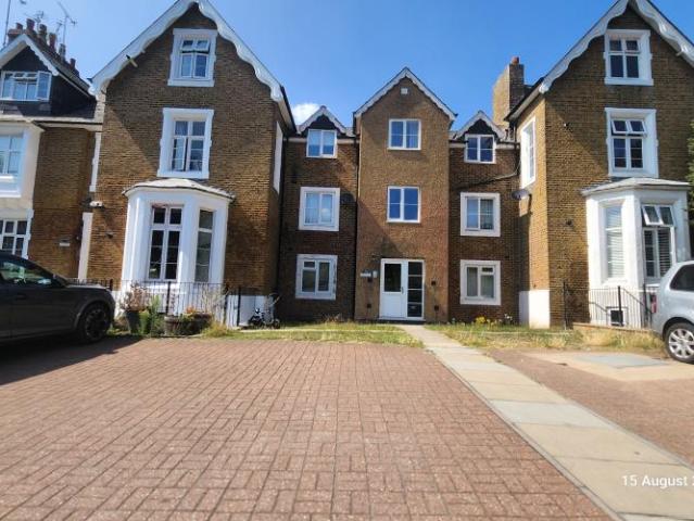 Apartment for rent in Slough