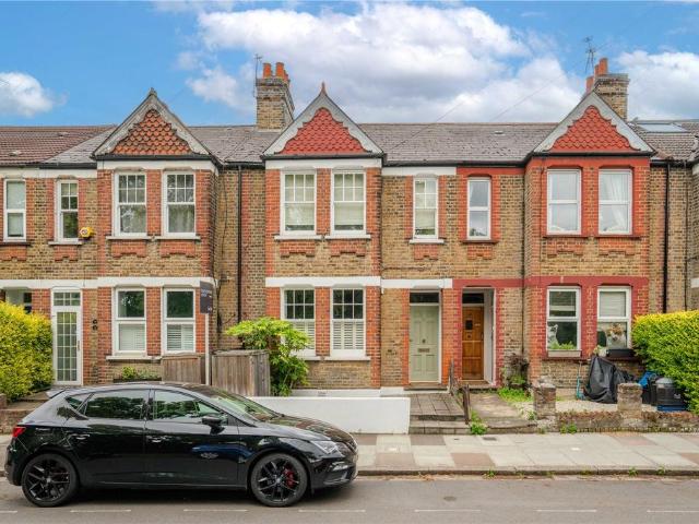 Flat for sale in Kew, Greater London