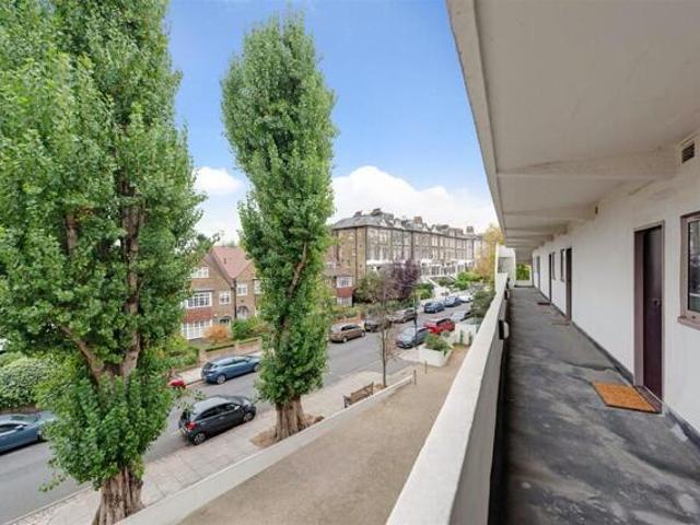 Apartment for sale in Belsize Park, Greater London