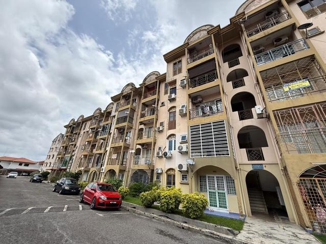 Condominium for sale in Malaka