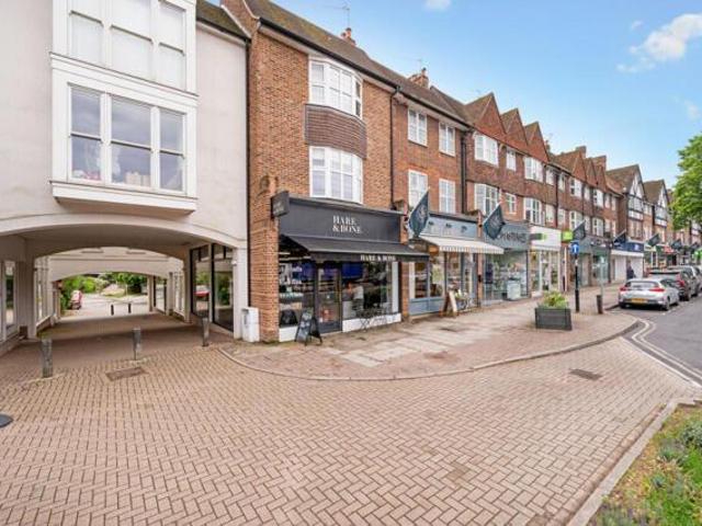 Apartment for sale in Esher, Surrey