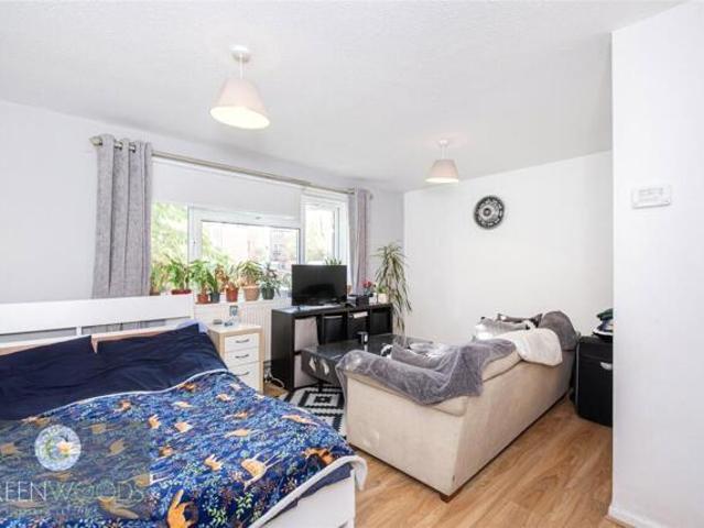 Apartment for sale in Lyons, Greater London