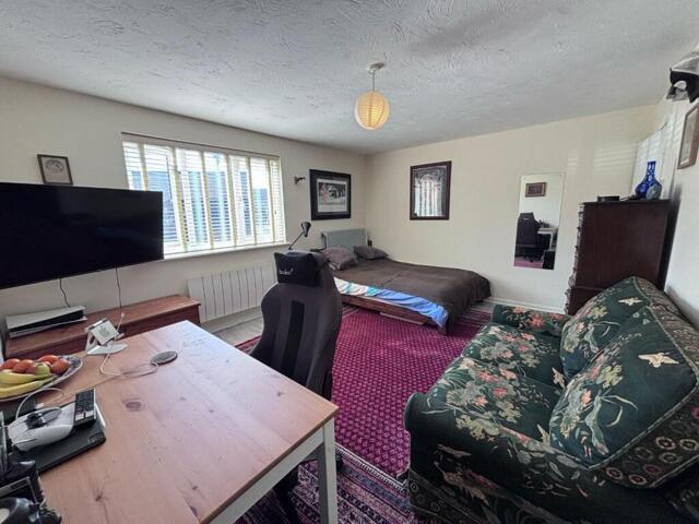 Apartment for sale in Hayes, Hayes