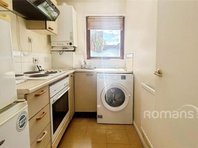 Apartment for sale in Hillingdon, Yiewsley