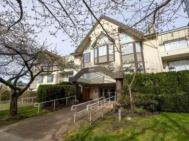 Condo for sale in New Westminster, British Columbia