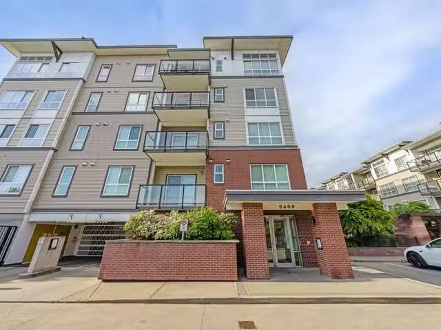 Condo for sale in Surrey, British Columbia