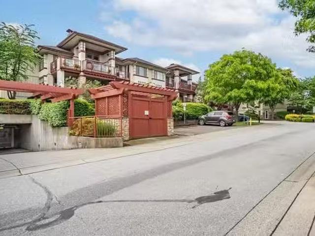 Condo for sale in Surrey, British Columbia