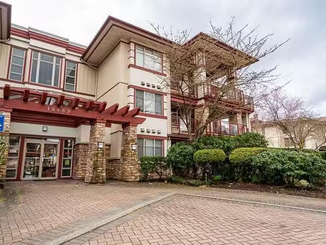 Condo for sale in Surrey, British Columbia