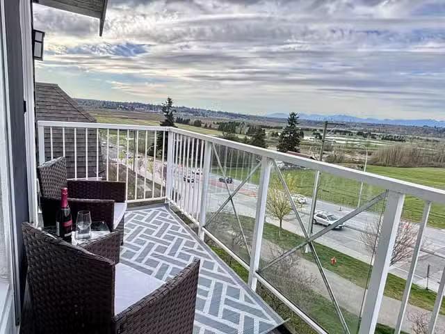 Condo for sale in Surrey, British Columbia