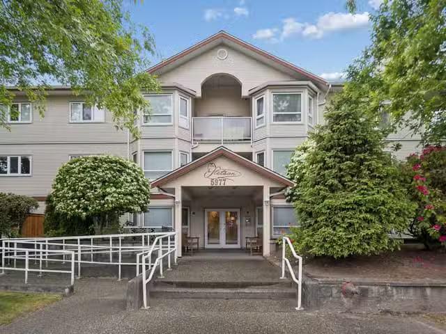 Condo for sale in Surrey, British Columbia
