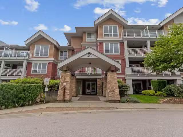 Condo for sale in Surrey, British Columbia