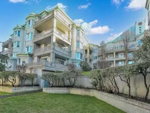 Condo for sale in Surrey, British Columbia