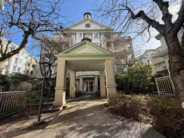 Condo for sale in Surrey, British Columbia