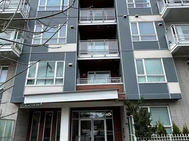 Condo for sale in Surrey, British Columbia