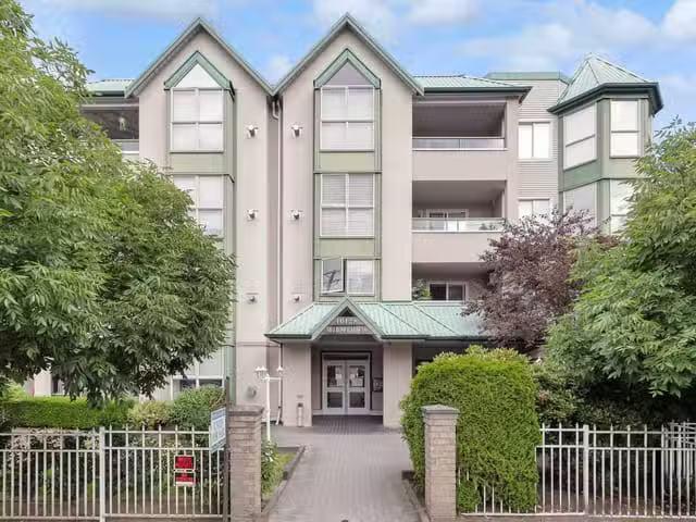 Condo for sale in Surrey, British Columbia