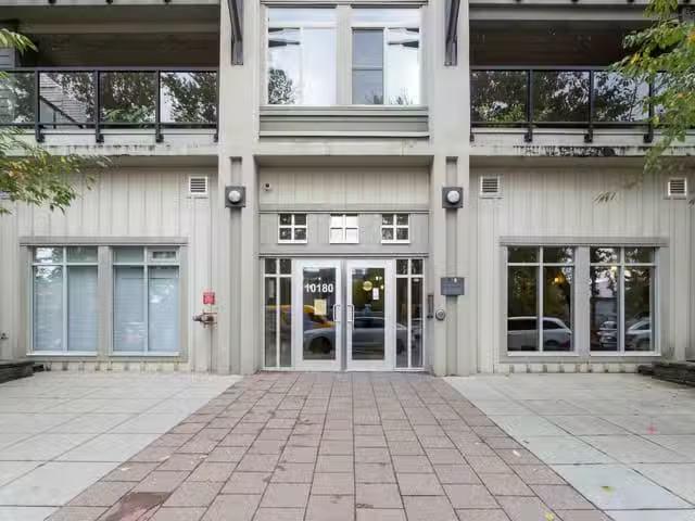 Condo for sale in Surrey, British Columbia