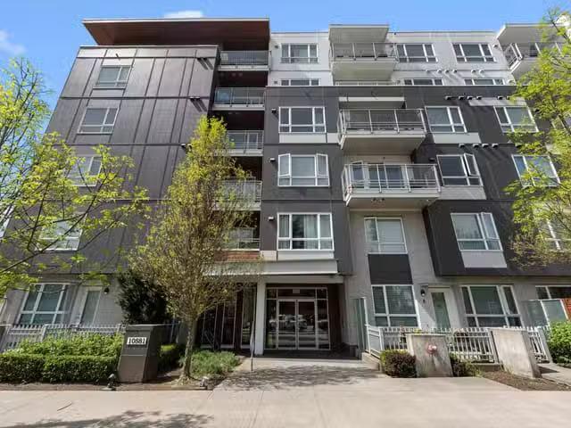 Condo for sale in Surrey, British Columbia
