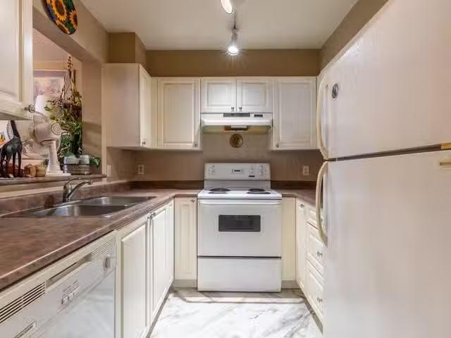 Condo for sale in Surrey, British Columbia