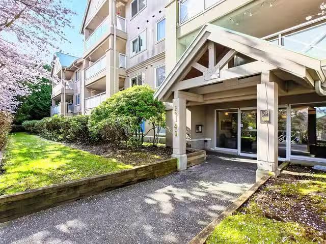 Condo for sale in Surrey, British Columbia