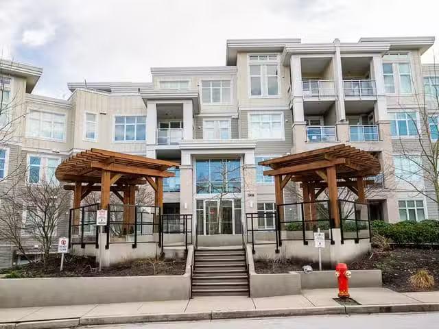 Condo for sale in Surrey, British Columbia