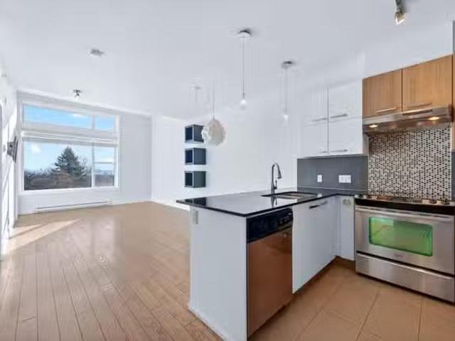 Condo for sale in Surrey, British Columbia