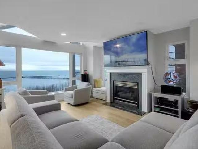 Condo for sale in White Rock, British Columbia