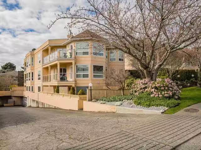 Condo for sale in White Rock, British Columbia
