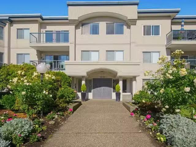 Condo for sale in White Rock, British Columbia