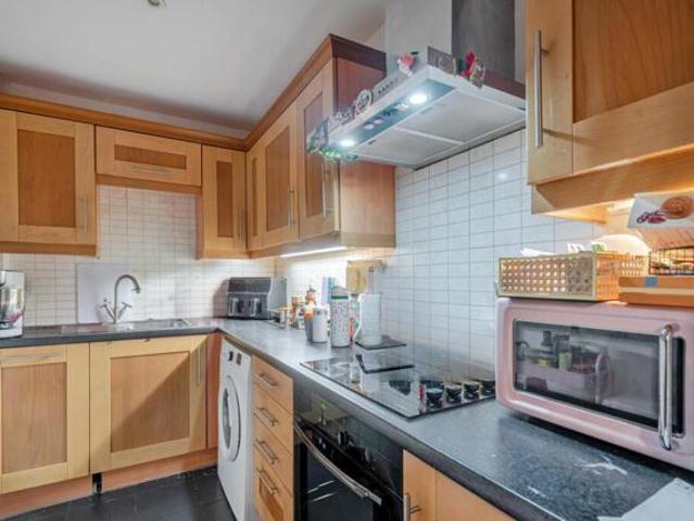 Apartment for sale in Norbiton, Greater London