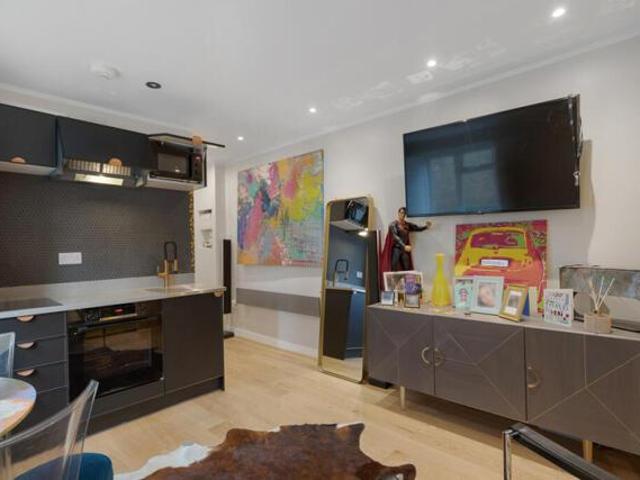 Apartment for sale in Putney, Greater London