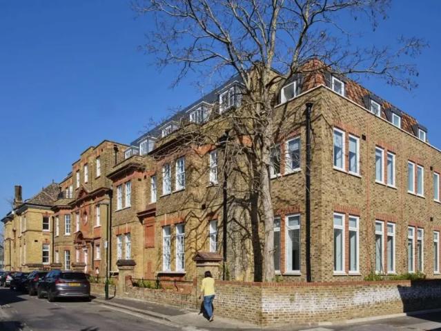 Apartment for sale in Kew, Greater London