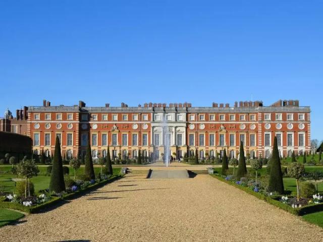 Apartment for sale in Kew, Greater London