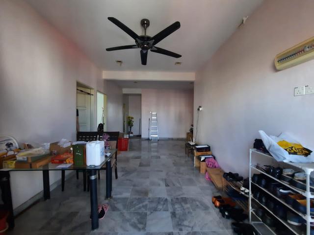 Flat for sale in Malaka