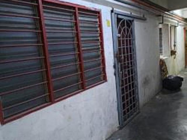 Flat for sale in Malaka