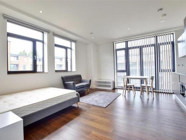 Apartment for sale in Uxbridge, Cowley