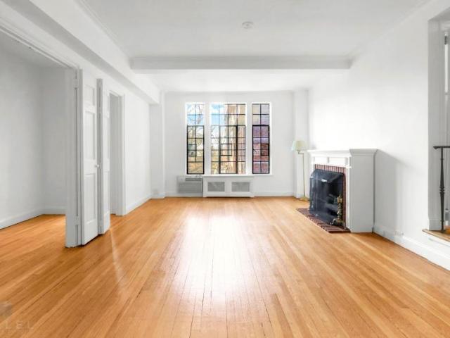 Apartment for sale in Queens, Arverne