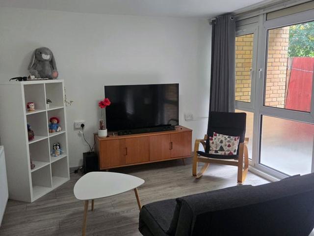 Apartment for rent in Poplar Grove, Greater London