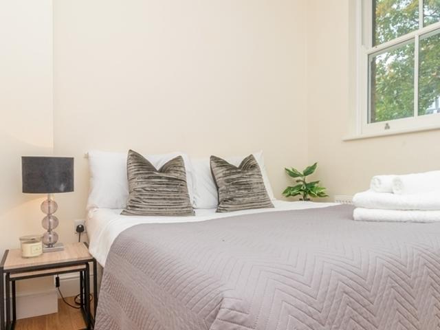 Apartment for rent in Brook Green, Greater London