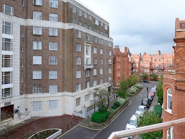 Apartment for rent in Brook Green, Greater London