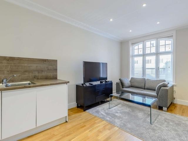 Apartment for rent in Brook Green, Greater London