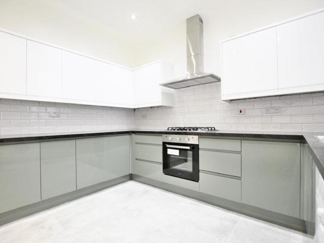 Apartment for rent in Plashet, Greater London