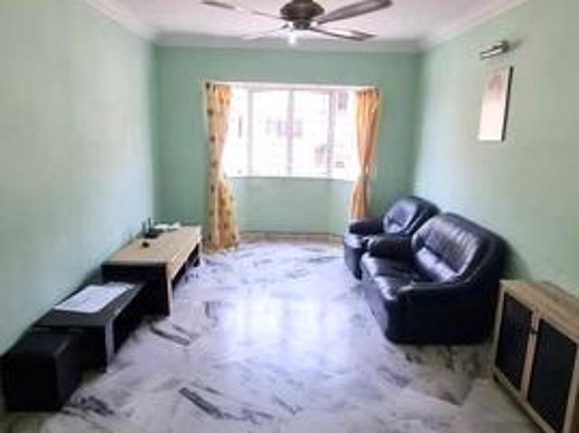 Flat for sale in Malaka