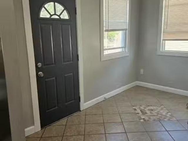 Condo for rent in Elizabeth