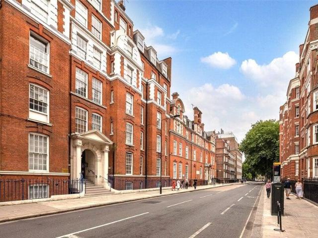 Apartment for sale in Cat Hill, England