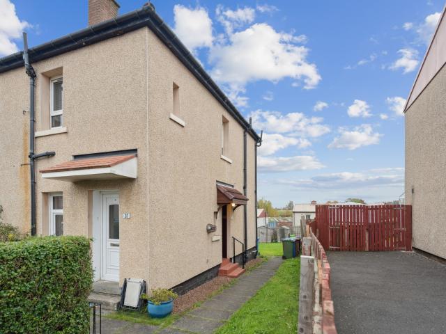 Apartment for rent in Balmore, Scotland